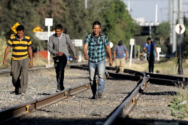 Familias se exilian por violencia en Sonora