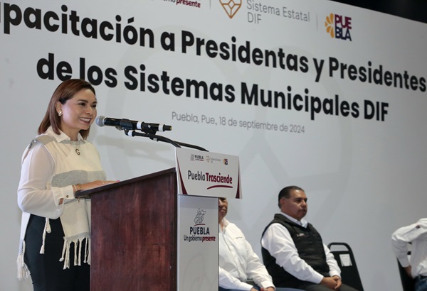 Gaby Bonilla capacitación a presidentas y presidentes entrantes del SMDIF