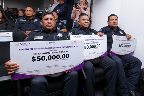 Gobierno de Tlaxcala entrega apoyos para vivienda a 100 policías