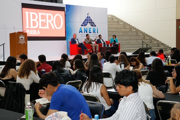 IBERO Puebla | Empresarios reflexionan sobre bienestar laboral en Congreso ANERI 