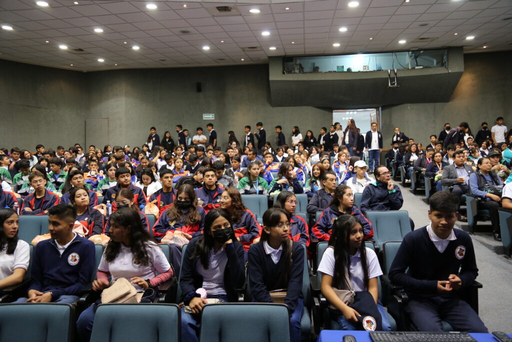 INAOE | Más de dos mil estudiantes preuniversitarios participaron en jornada de talleres STEM