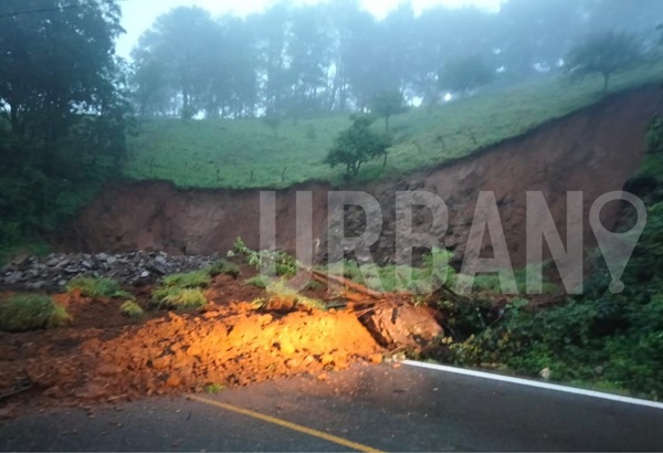 Lluvias en Sierra Norte de Puebla afectan carreteras en Zacapoaxtla, Teziutlán y Zacatlán; hay daños en un Tecnológico