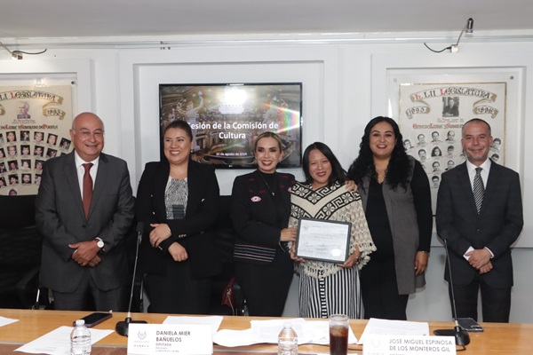 Reconocen a destacadas artesanas poblanas en sesión especial de la Comisión de Cultura del Congreso