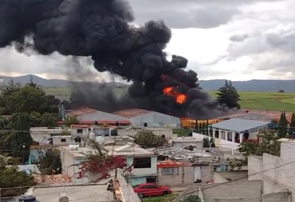 Sofocan incendio de fábrica en Calpulalpan