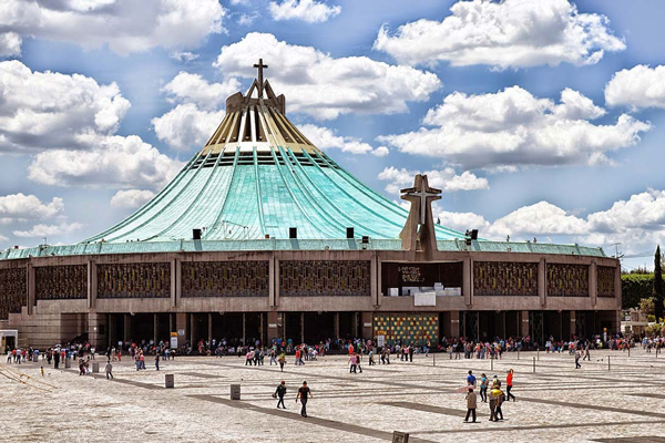 Beatifican al sacerdote poblano Moisés Lira Serafín en la Basílica de Guadalupe