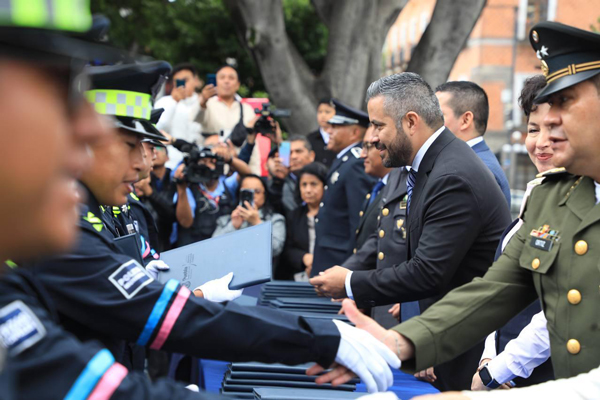 policías