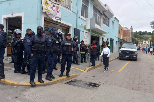 Ayuntamiento de Tlaxcala despliega operativo policíaco contra ambulantes en el Centro Histórico