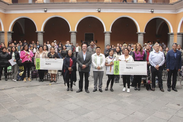 Entrega Cultura Puebla estímulos de la convocatoria PACMyC 2024