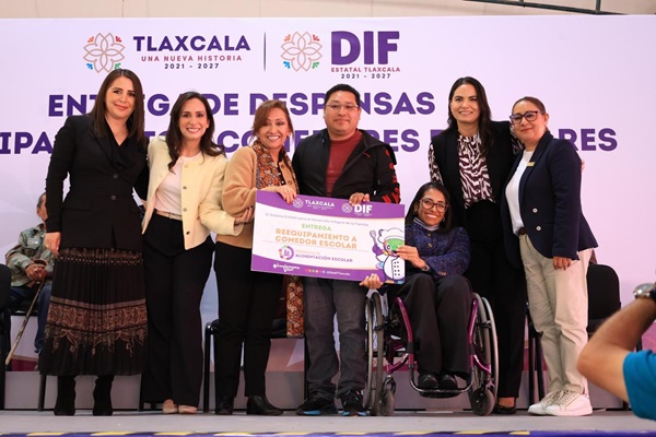 Entregan Gobierno de  Tlaxcala y SEDIF despensas a grupos prioritarios y equipo a comedores escolares