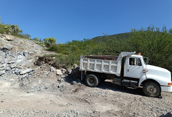 Explosiones para extraer piedras en cerros de Zapotitlán Salinas ponen en riesgo seguridad de pobladores