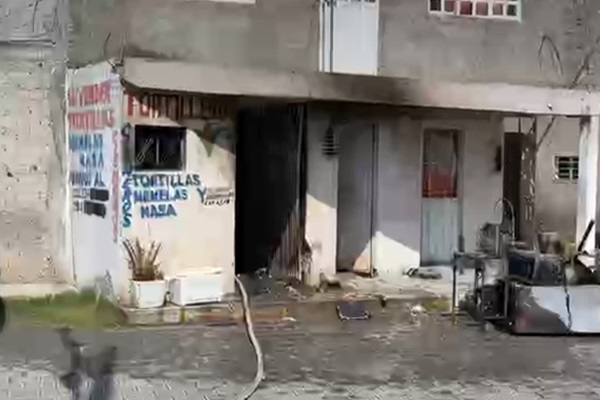 Explotan tres tanques de gas en una tortillería de Tehuacán; una mujer sufre quemaduras