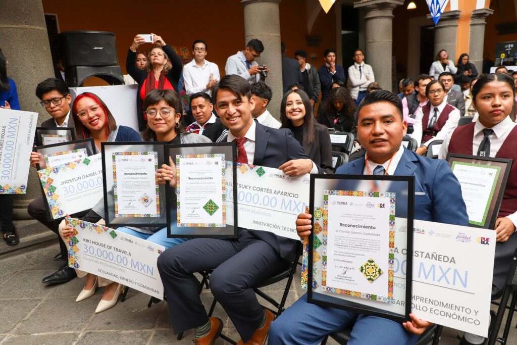 Sergio Salomón entrega Premio Estatal de la Juventud "Vicente Suárez" 2024