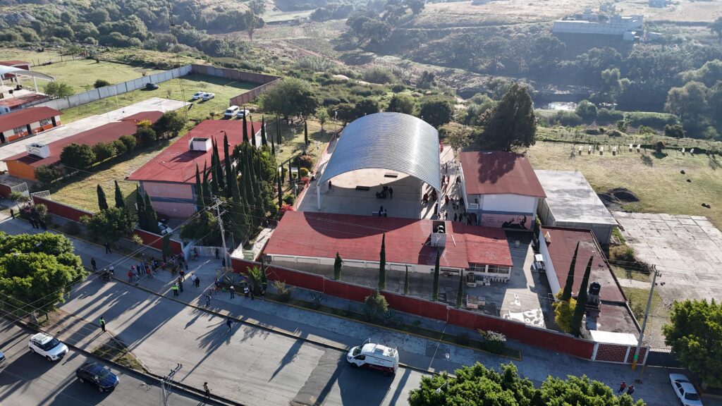 Sergio Salomón entrega aulas y techados en escuelas de Puebla Capital