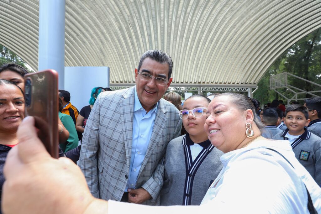 Entrega Gobierno de Puebla techado del BINE y plaza cívica del jardín de niños "Motolinia"