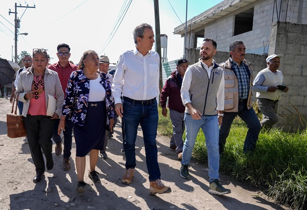 Gobierno de Pepe Chedraui inicia pavimentación de calles en Amalucan y El Salvador