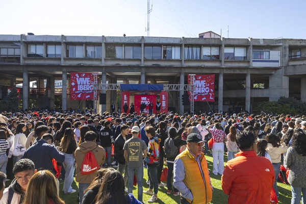 Más de 2,300 jóvenes conectan con su futuro en "Vive la IBERO"