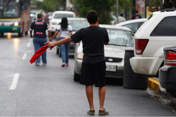 Pelea entre franeleros por ocupar espacios frente al panteón de La Piedad, móvil del asesinato: Fiscalía 