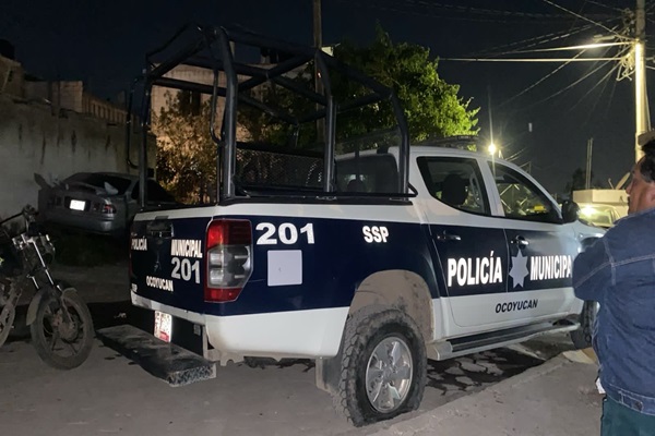 Policía municipal de Santa Clara Ocoyucan dispara y mata a hombre que lo atacó con un machete