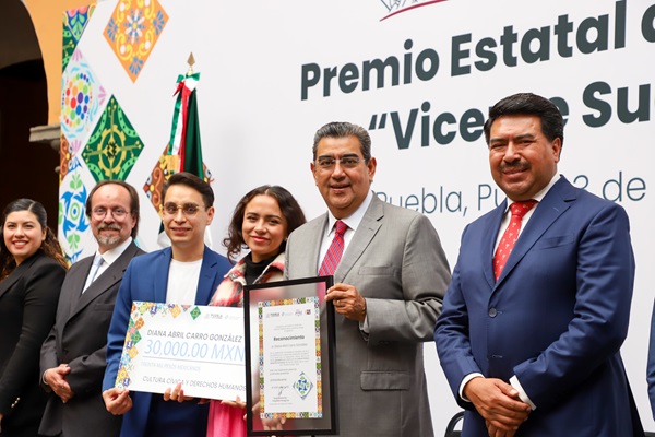 Sergio Salomón entrega Premio Estatal de la Juventud "Vicente Suárez" 2024