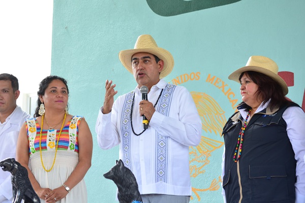 Sergio Salomón inaugura la construcción del Centro de Salud de San Miguel Ixitlán