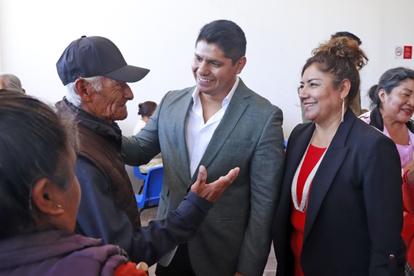 Visita Omar Muñoz desayunador del sistema municipal DIF en Cuautlancingo