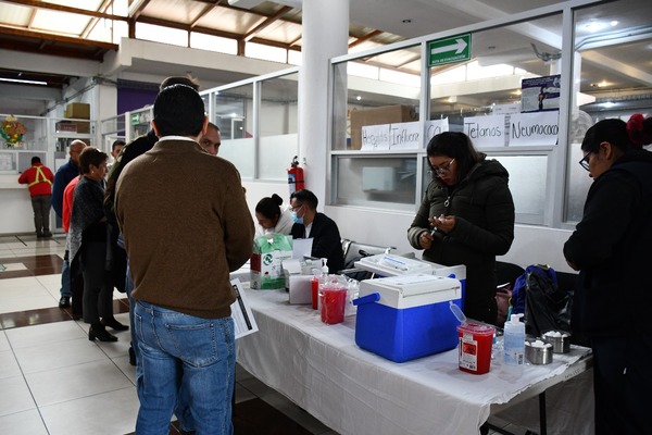 Inicia SESA vacunación contra Influenza y Covid-19 al personal de Salud de Tlaxcala