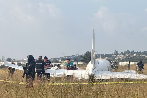 Avioneta hace aterrizaje forzoso en Bosques de Chapultepec, Puebla 