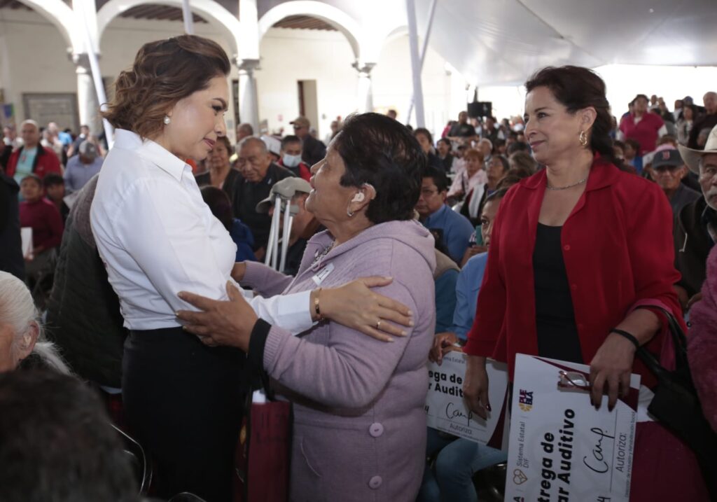 Alcanza SEDIF Puebla  meta de entrega de mil auxiliares auditivos