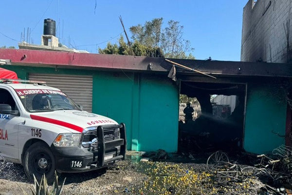 Explosión de polvorín deja tres muertos en Santo Tomás Hueyotlipan