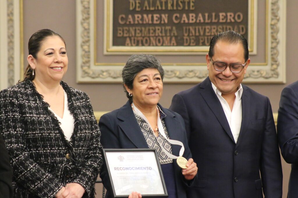 Entrega Congreso de Puebla Medalla al Mérito Docente “Juan C. Bonilla”