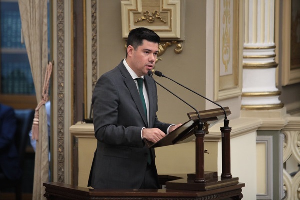 Impulsan iniciativa en el Congreso para sancionar la tauromaquia y peleas de gallos