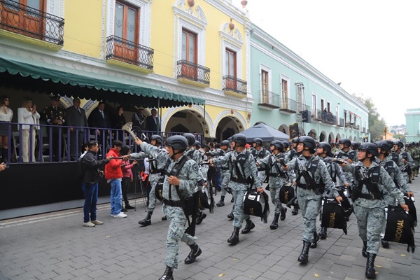 Muestran tlaxcaltecas orgullo y patriotismo en desfile para conmemorar el inicio de la Revolución Mexicana