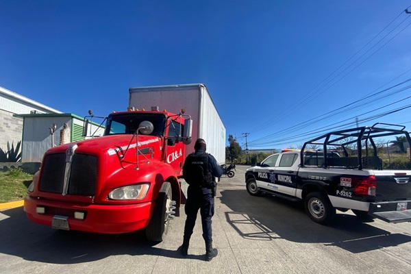 Policía de Cuautlancingo recupera dos vehículos con reporte de robo