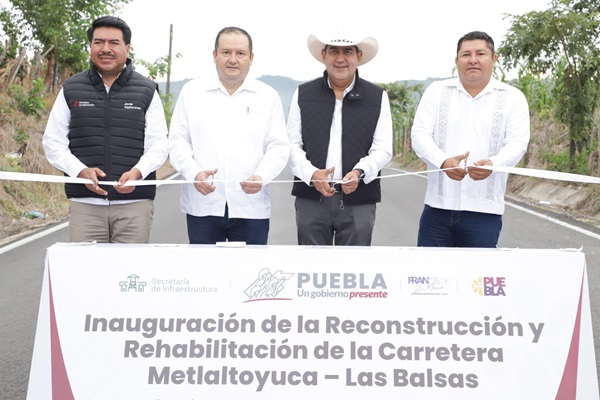 Sergio Salomón entrega vialidades en Xicotepec