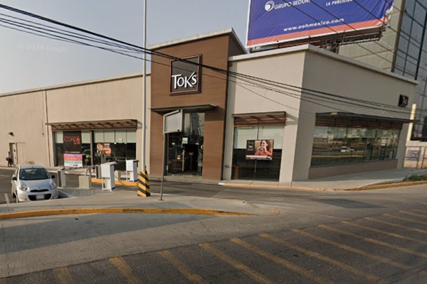 Sujetos armados asaltan restaurante de plaza Arcángeles, en la zona de Angelópolis