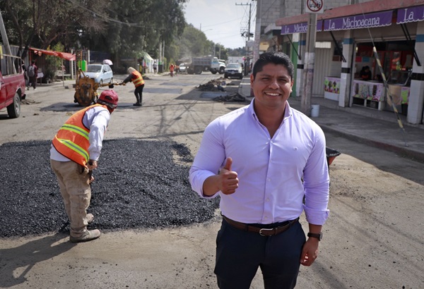 Supervisa Omar Muñoz trabajos de bacheo en Sanctorum