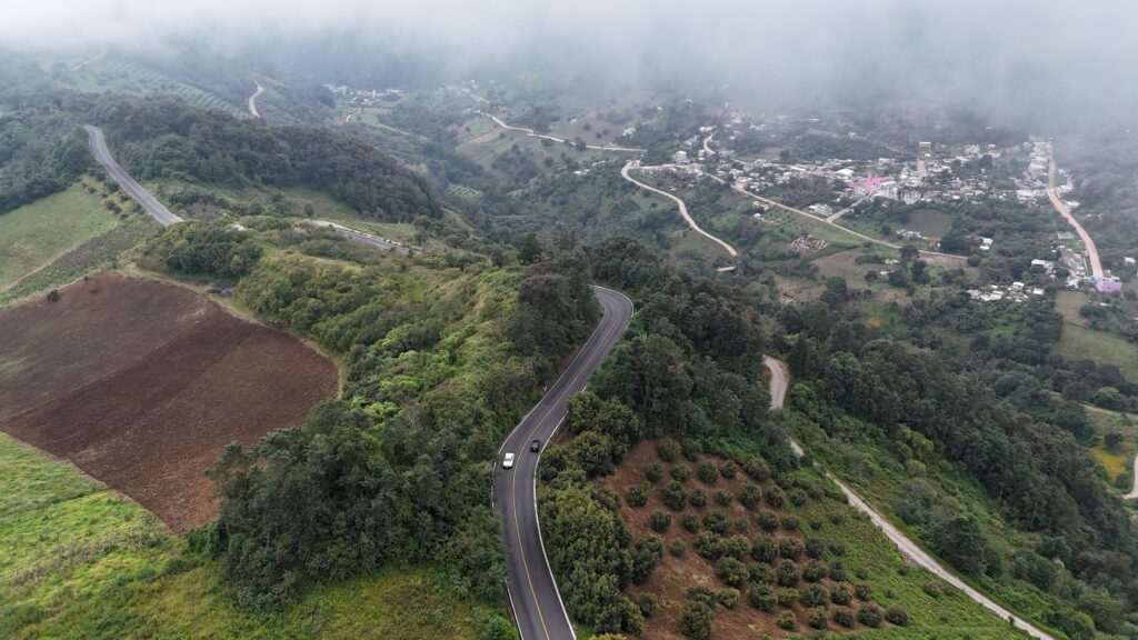 Sergio Salomón inaugura rehabilitación del tramo carretero en Chichiquila