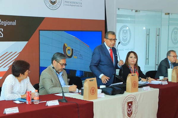 UATx | Rector recibe reconocimiento por su liderazgo en la Región Centro-Sur de ANUIES