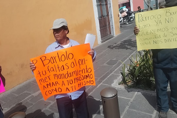 Vecinos de de Atlixco exigen destitución de párroco de San Pedro Benito Juárez por generar conflictos en la comunidad