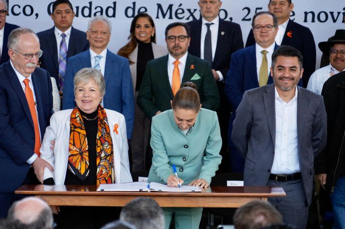 Claudia Sheinbaum, gobernadoras, gobernadores, empresarios, agricultores firman acuerdo por el derecho humano al agua