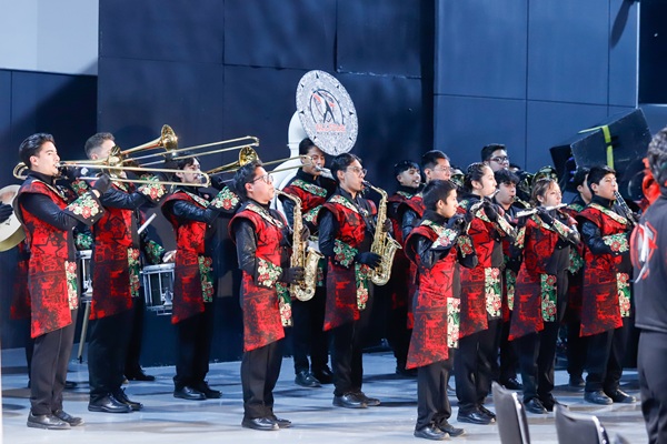 Abandera Gobierno de Puebla a la “All Star Marching Band” que participará en Desfile de las Rosas, en Pasadena, California