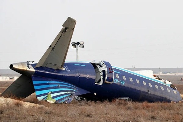 Afirman que avión siniestrado de Azerbaijan Airlines fue atacado por Rusia