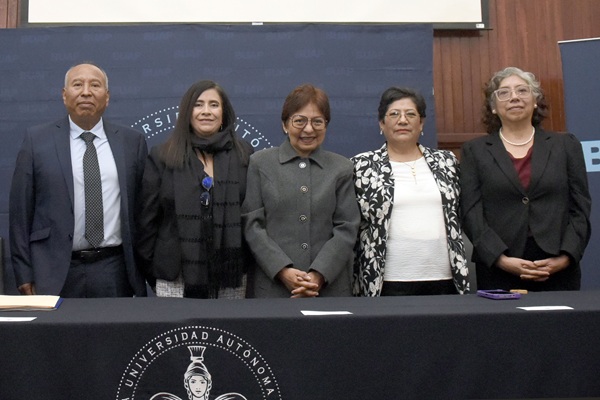 BUAP | Rectora Lilia Cedillo toma protesta a nueva directora de la Facultad de Lenguas