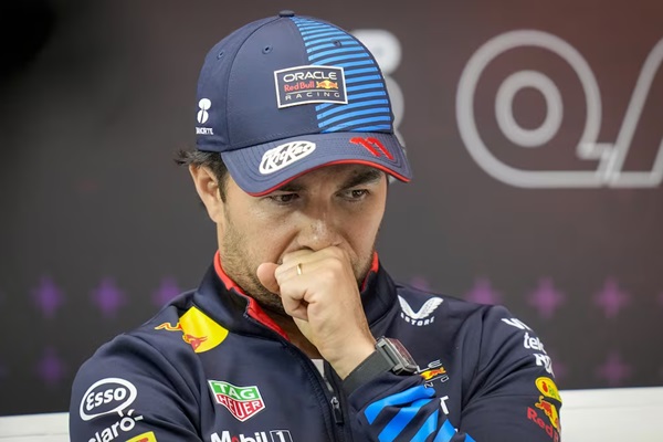 Checo Pérez abandonó el Gran Premio de Qatar