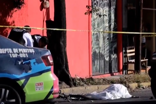 Conductor huye tras atropellar y matar a un ciclista sobre bulevar 5 de Mayo, en Puebla