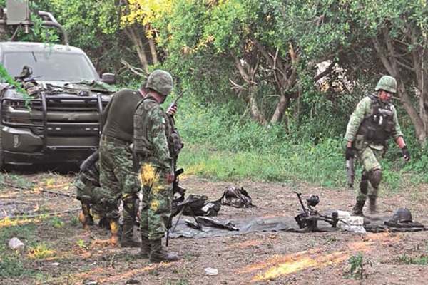 Dos militares fallecen al intentar desactivar artefactos explosivos en Michoacán