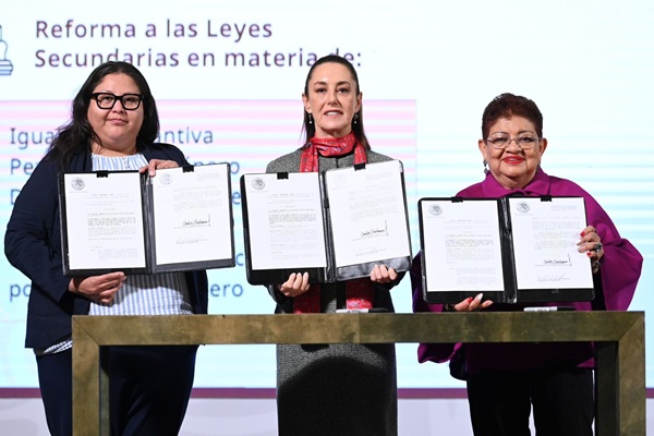 Firma presidenta Claudia Sheinbaum decreto por el cual se reforman leyes secundarias para proteger a las mujeres en México