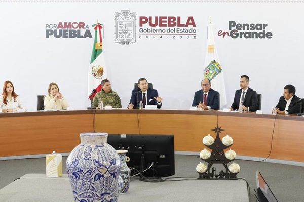 Gobernador de Puebla se reunirá con dirigentes de todos los partidos; felicita a Riestra por su triunfo