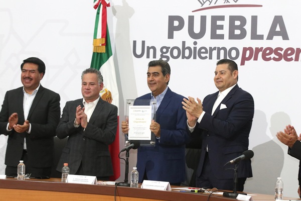 Gobierno de Puebla e IMPI entregan Certificado de la Indicación Geográfica de Esferas de Chignahuapan