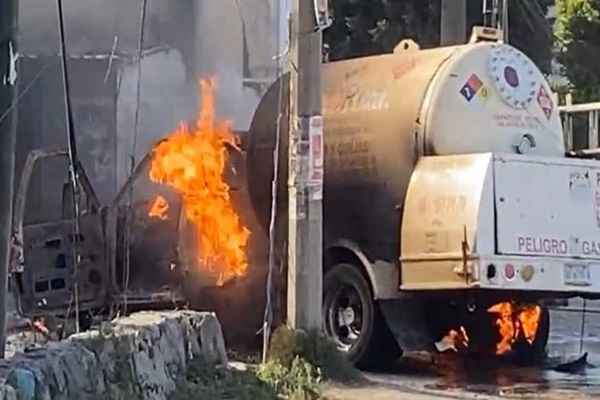 Madre e hija mueren por incendio y explosión de pipa de gas en Chiautempan; decenas son evacuados en "El Llanito"